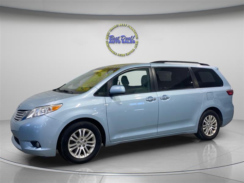 Toyota Sienna XLE 8-Passenger 2017