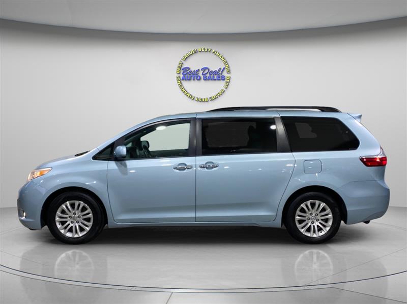 Toyota Sienna XLE 8-Passenger 2017