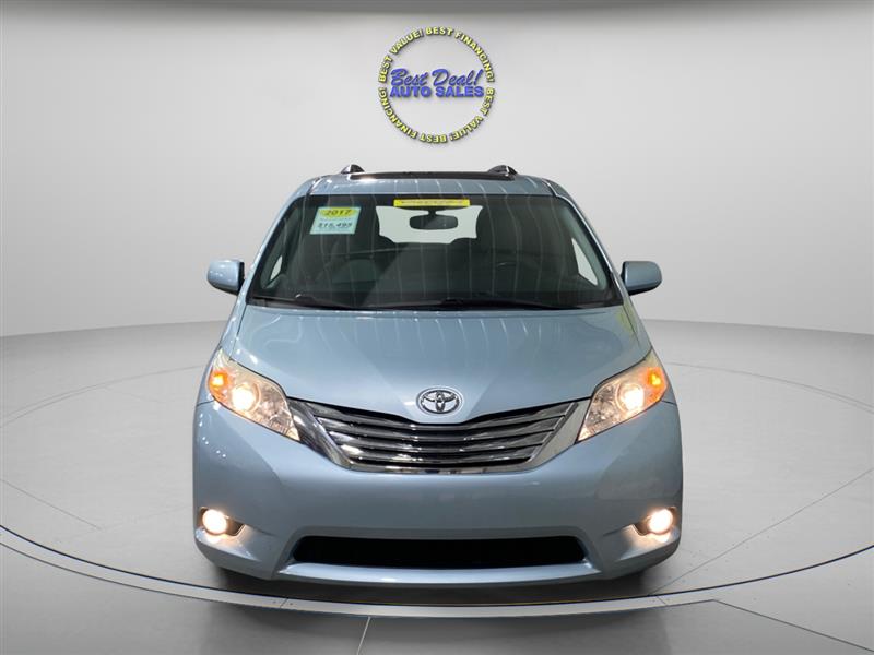 Toyota Sienna XLE 8-Passenger 2017