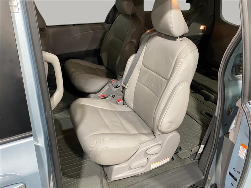 Toyota Sienna XLE 8-Passenger 2017