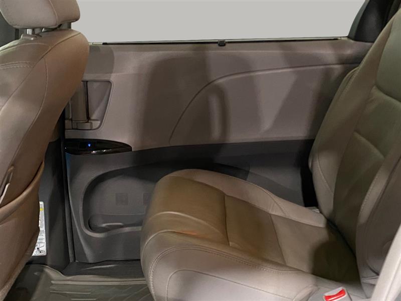 Toyota Sienna XLE 8-Passenger 2017