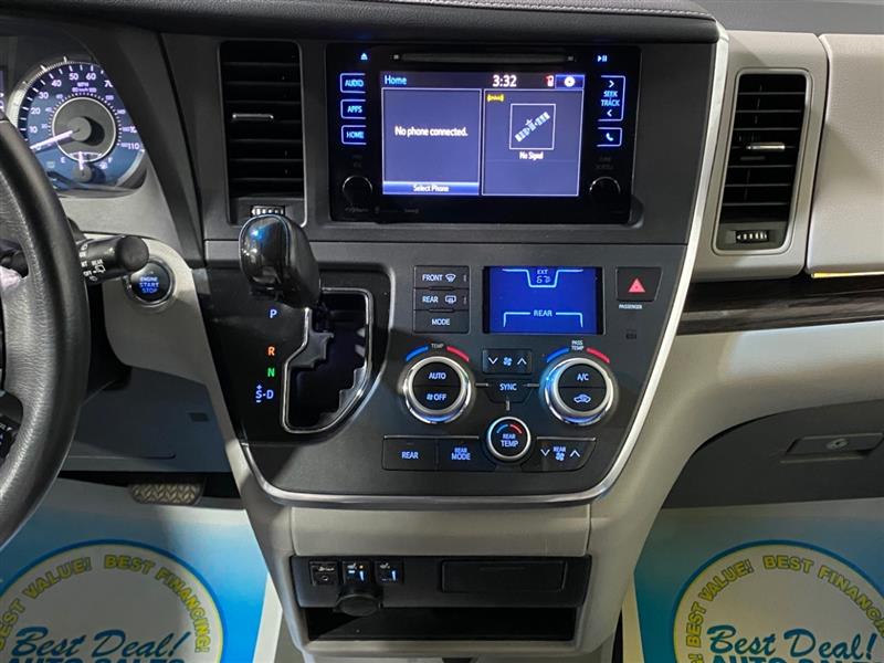 Toyota Sienna XLE 8-Passenger 2017