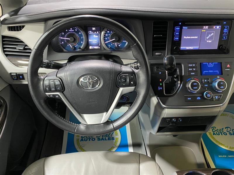 Toyota Sienna XLE 8-Passenger 2017