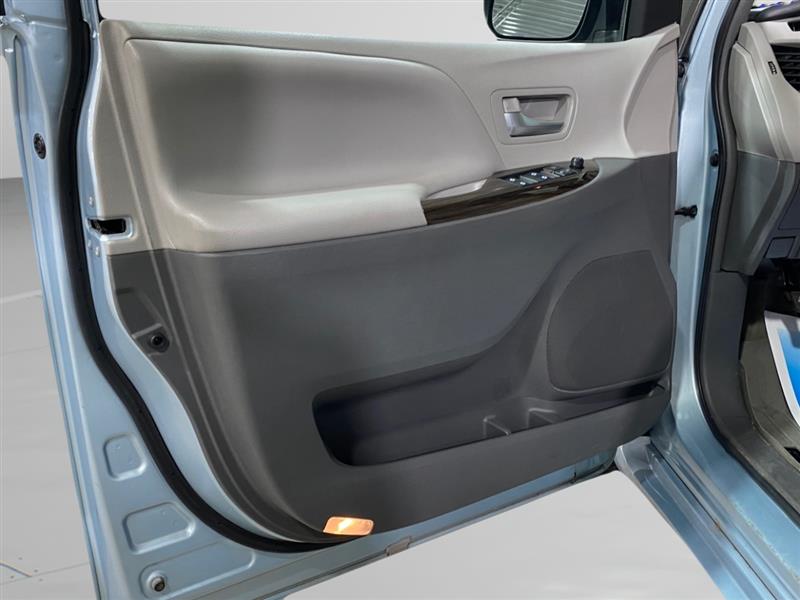 Toyota Sienna XLE 8-Passenger 2017