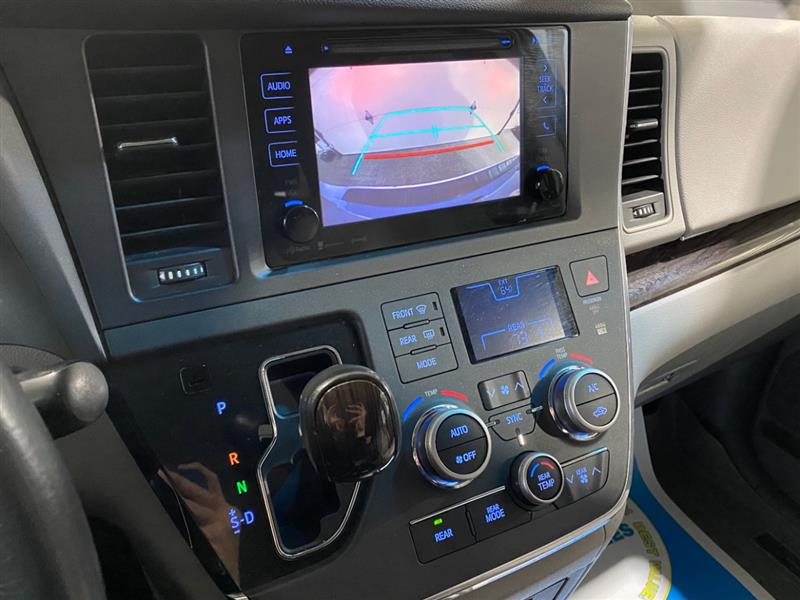 Toyota Sienna XLE 8-Passenger 2017