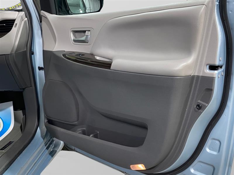 Toyota Sienna XLE 8-Passenger 2017