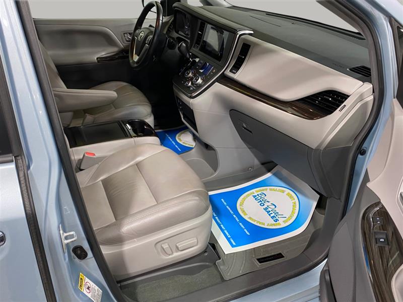 Toyota Sienna XLE 8-Passenger 2017