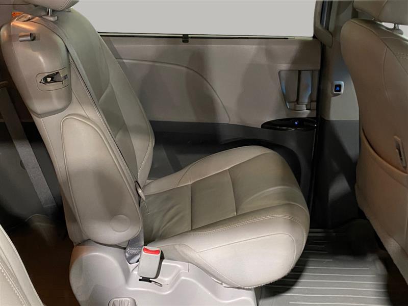 Toyota Sienna XLE 8-Passenger 2017