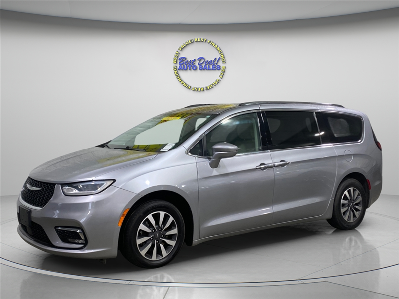 2021 Chrysler Pacifica Touring L's photo
