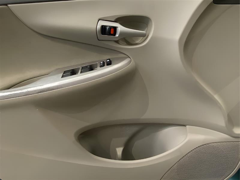 Toyota Corolla LE 4-Speed AT 2010