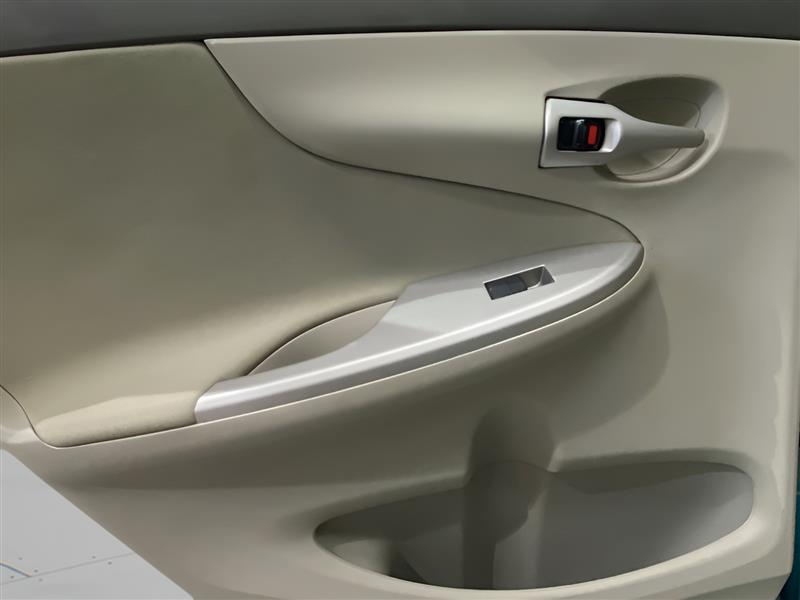 Toyota Corolla LE 4-Speed AT 2010