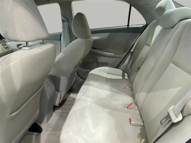 Toyota Corolla LE 4-Speed AT 2010