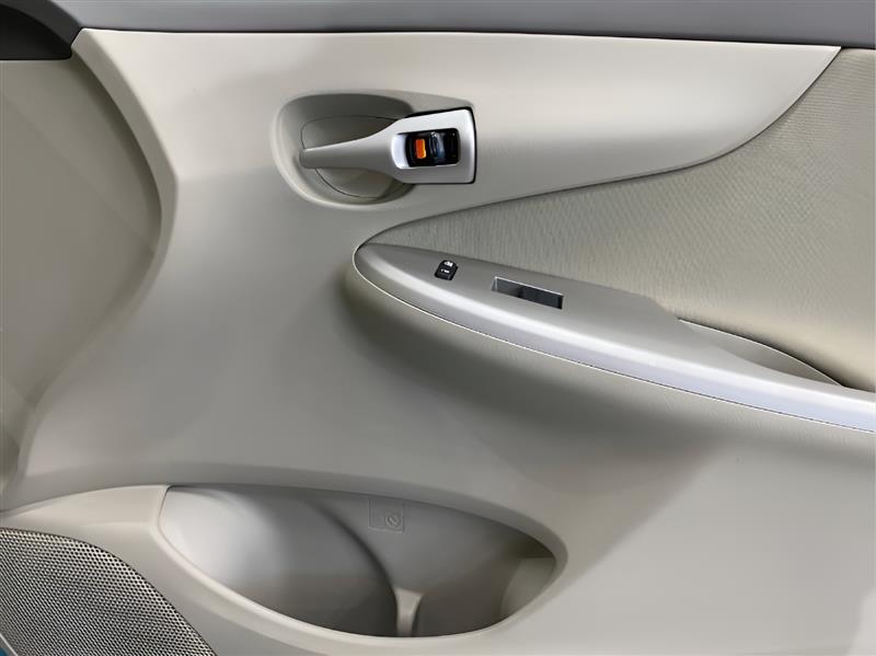 Toyota Corolla LE 4-Speed AT 2010