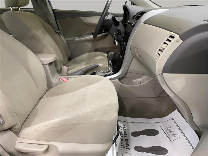 Toyota Corolla LE 4-Speed AT 2010