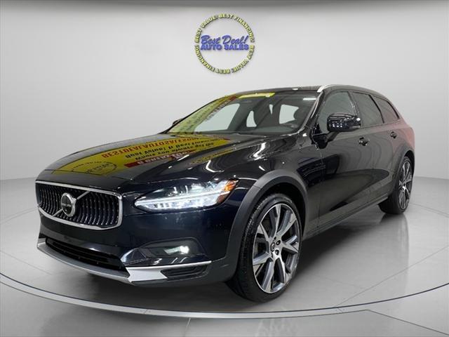 Black 2022 Volvo V90 Cross Country B6 AWD Wagon All-Wheel Drive Automatic