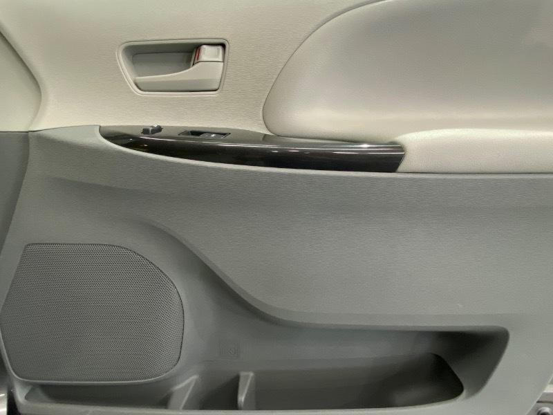 Toyota Sienna LE FWD 8-Passenger V6 2014