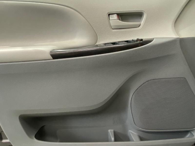 Toyota Sienna LE FWD 8-Passenger V6 2014