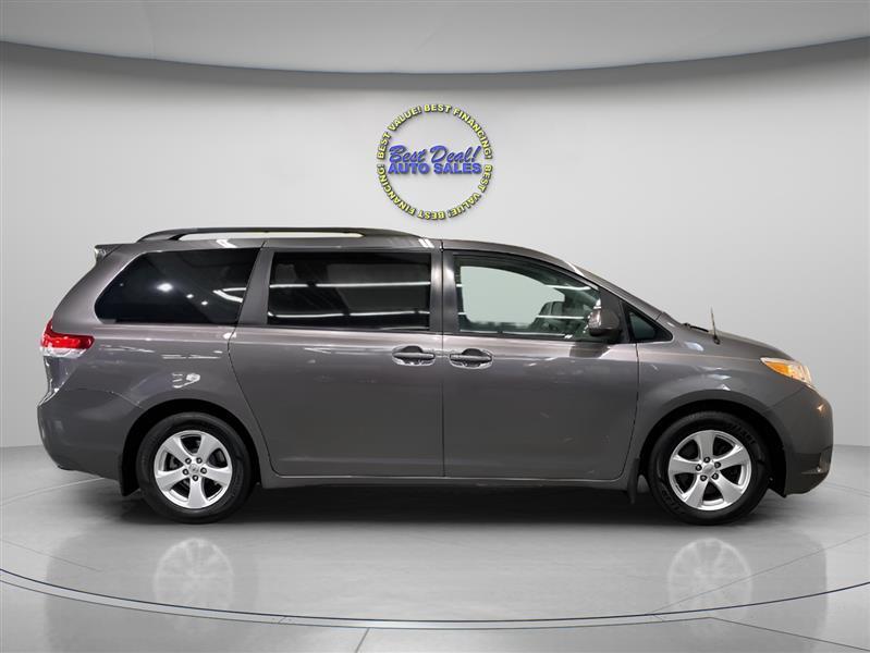 Toyota Sienna LE FWD 8-Passenger V6 2014