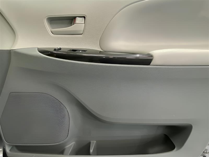 Toyota Sienna LE FWD 8-Passenger V6 2014