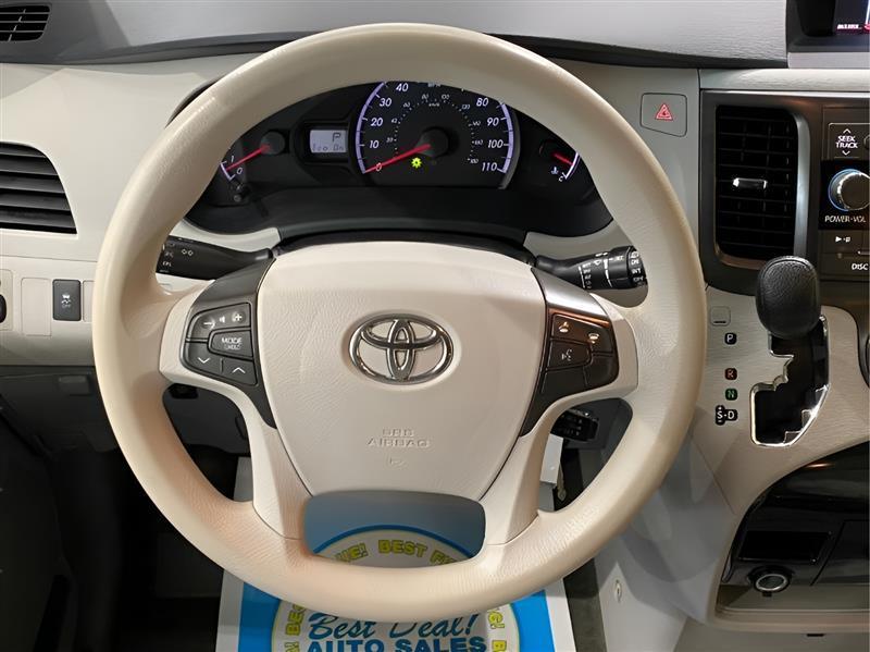 Toyota Sienna LE FWD 8-Passenger V6 2014