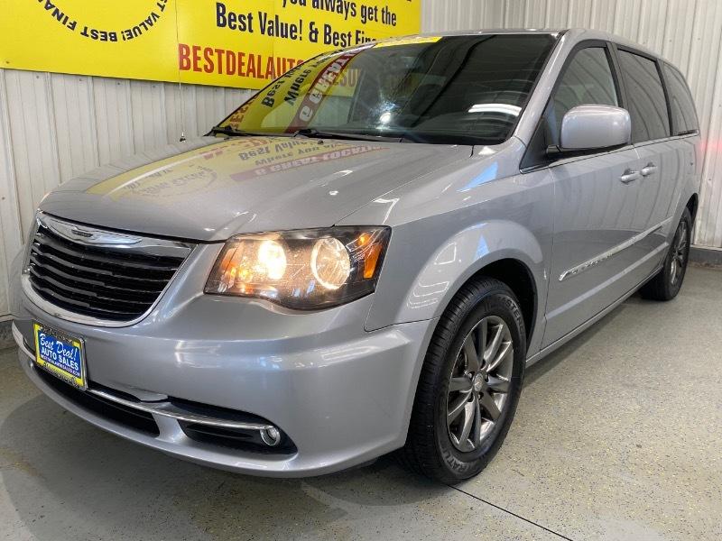 2015 Chrysler Town & Country S