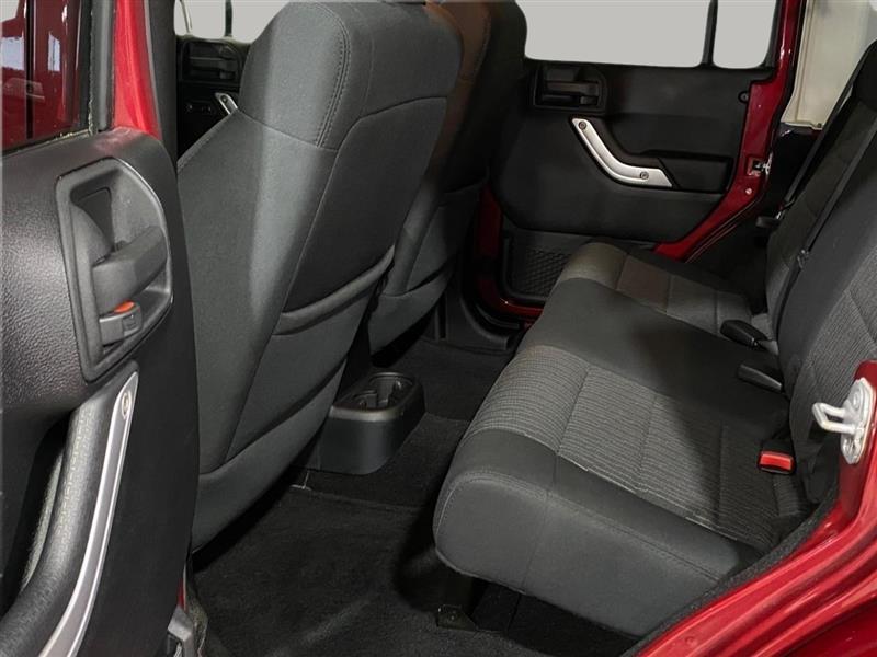 2011 Jeep Wrangler Unlimited Sahara - Photo 11