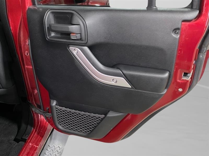 2011 Jeep Wrangler Unlimited Sahara - Photo 25