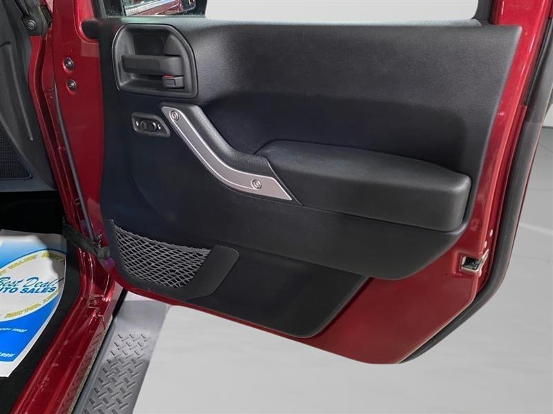 2011 Jeep Wrangler Unlimited Sahara - Photo 27