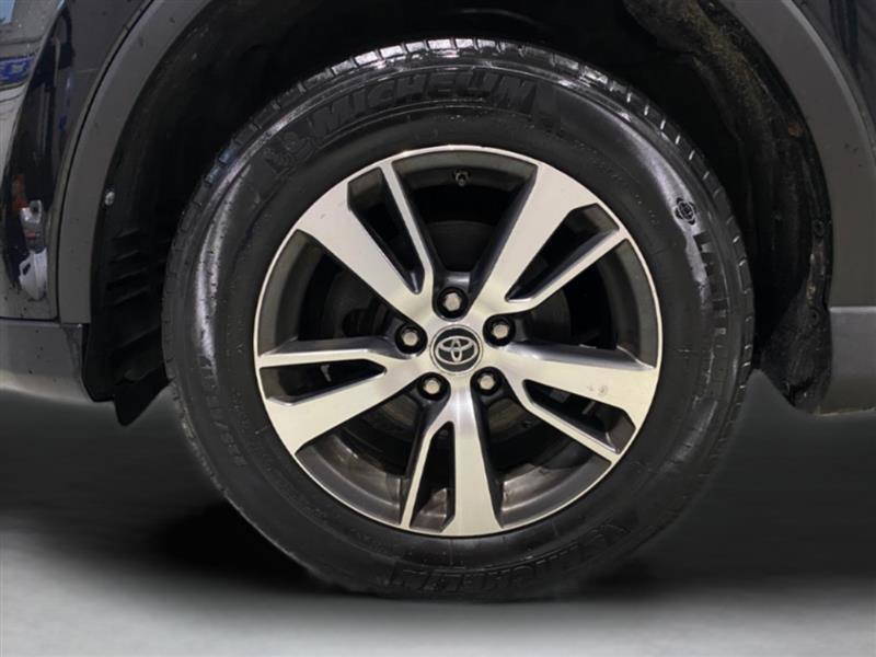 2017 Toyota RAV4 XLE - Photo 8