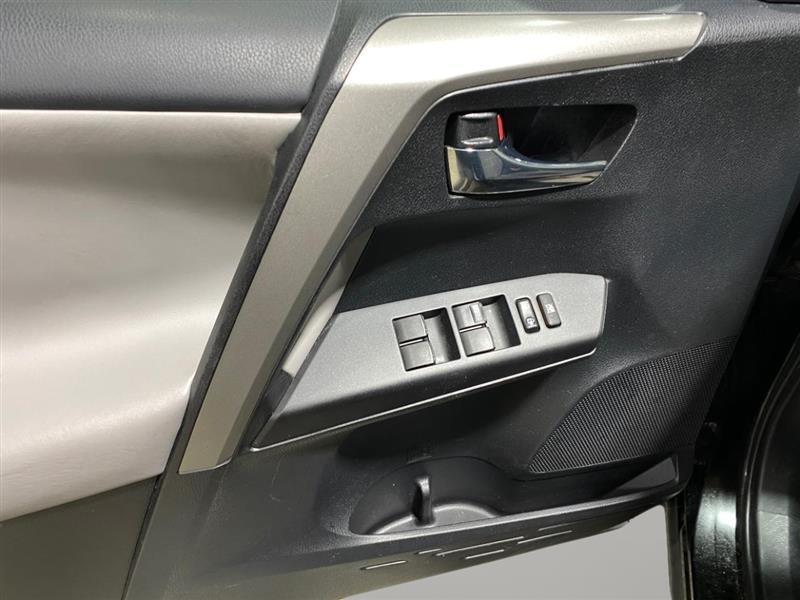2017 Toyota RAV4 XLE - Photo 9