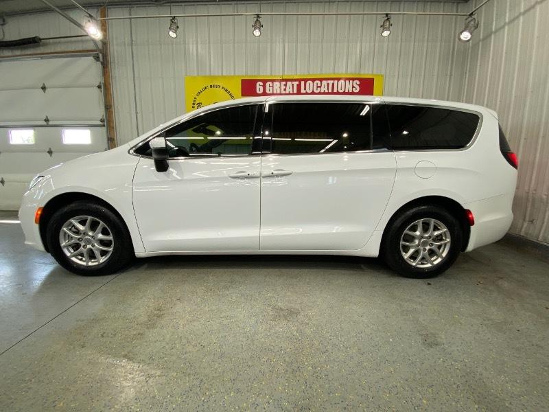 Chrysler Pacifica Touring 2023