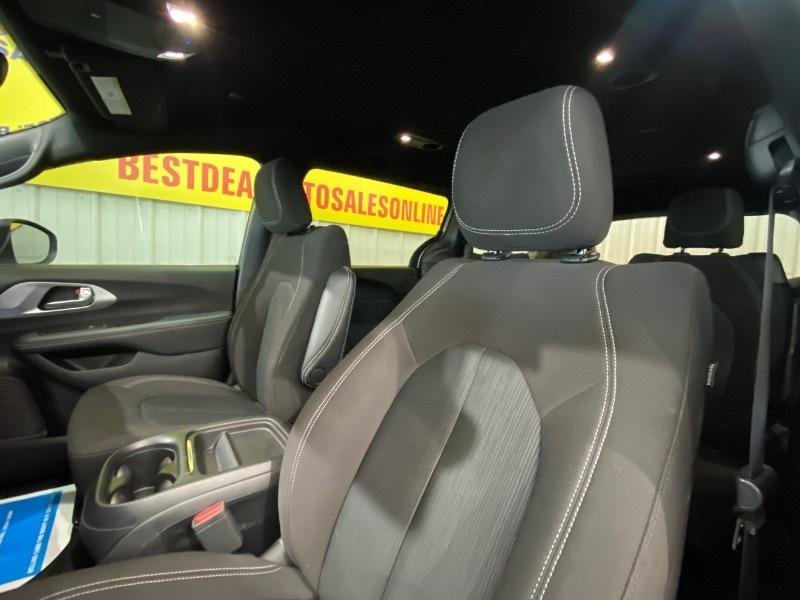 Chrysler Pacifica Touring 2023