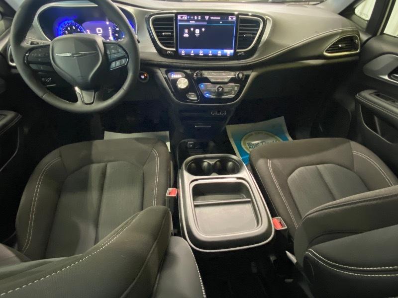 Chrysler Pacifica Touring 2023