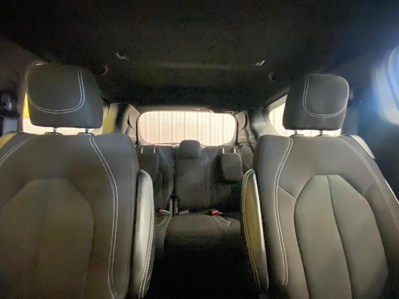 Chrysler Pacifica Touring 2023