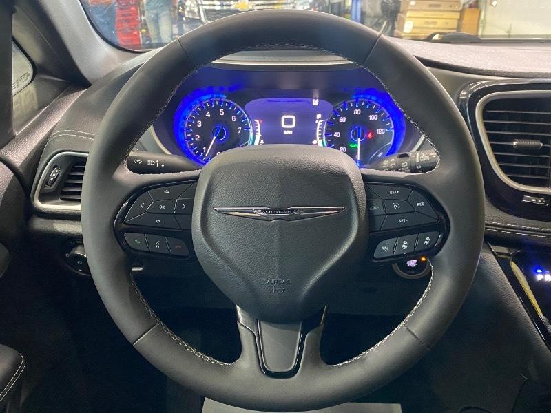 Chrysler Pacifica Touring 2023