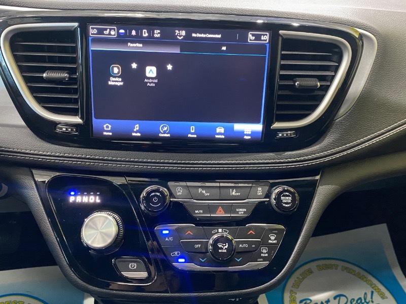 Chrysler Pacifica Touring 2023