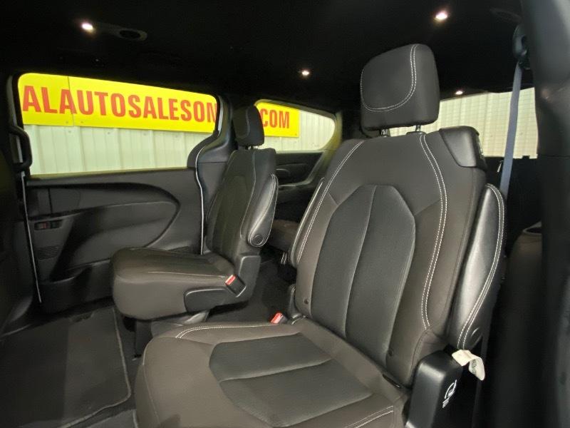 Chrysler Pacifica Touring 2023