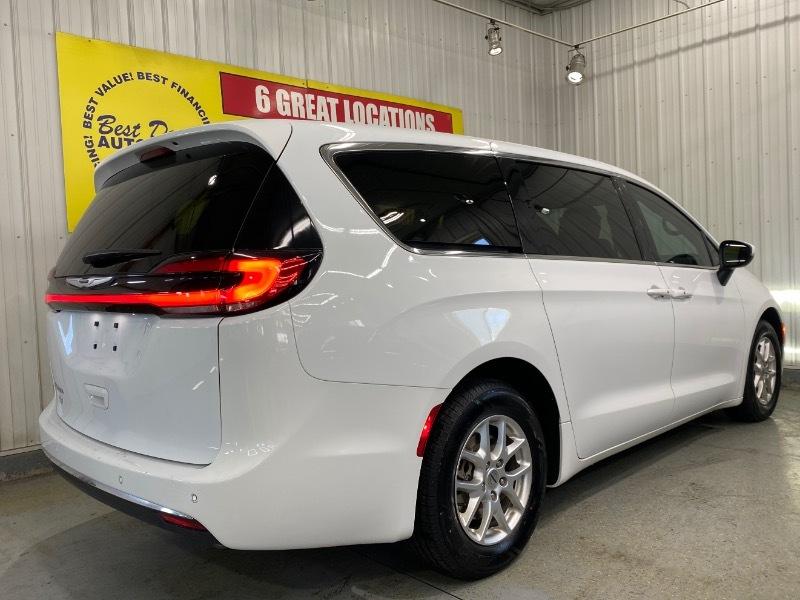 Chrysler Pacifica Touring 2023