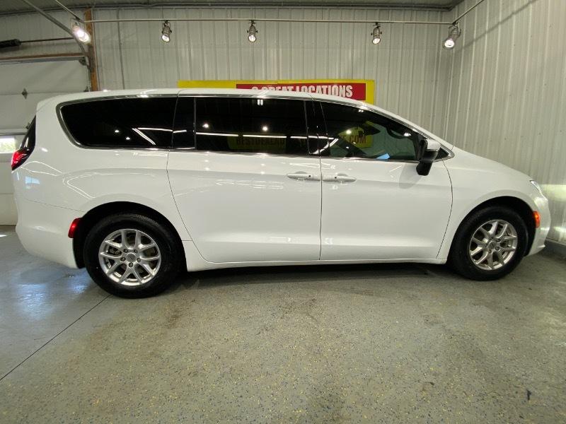 Chrysler Pacifica Touring 2023