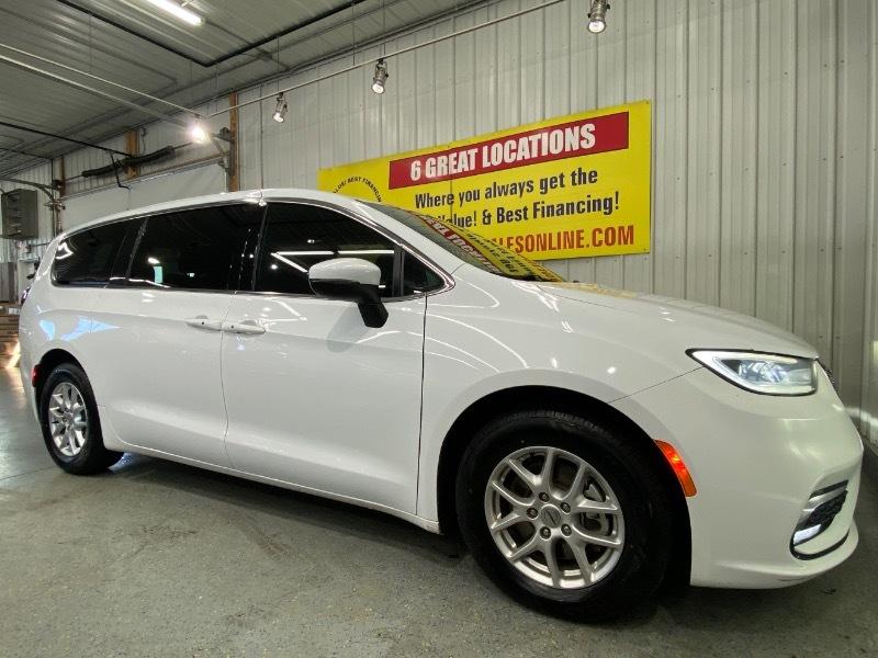 Chrysler Pacifica Touring 2023