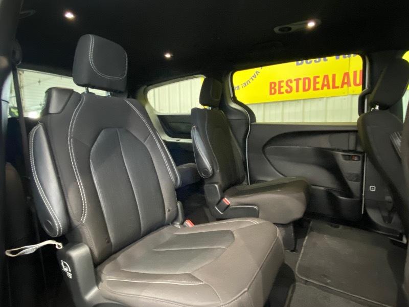 Chrysler Pacifica Touring 2023