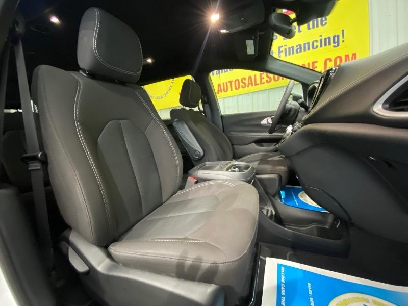 Chrysler Pacifica Touring 2023