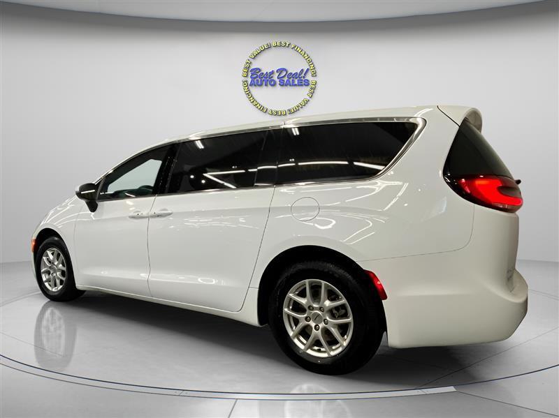 Chrysler Pacifica Touring 2023