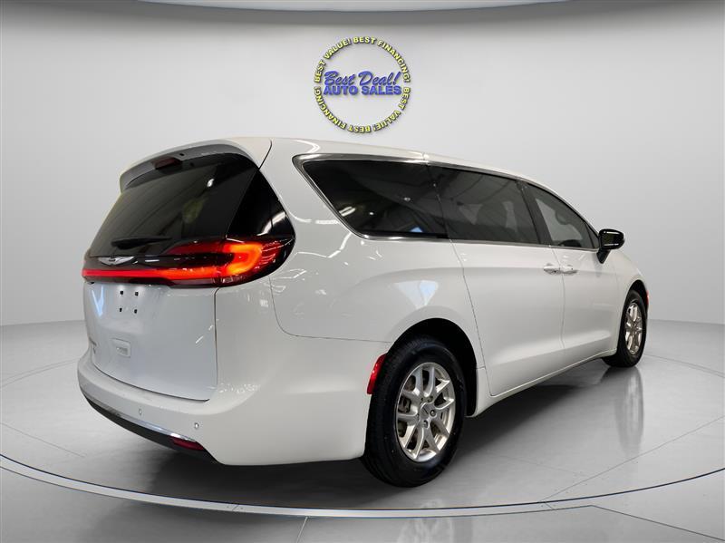 Chrysler Pacifica Touring 2023