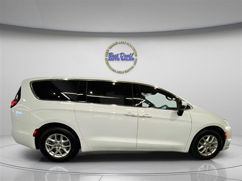 Chrysler Pacifica Touring 2023
