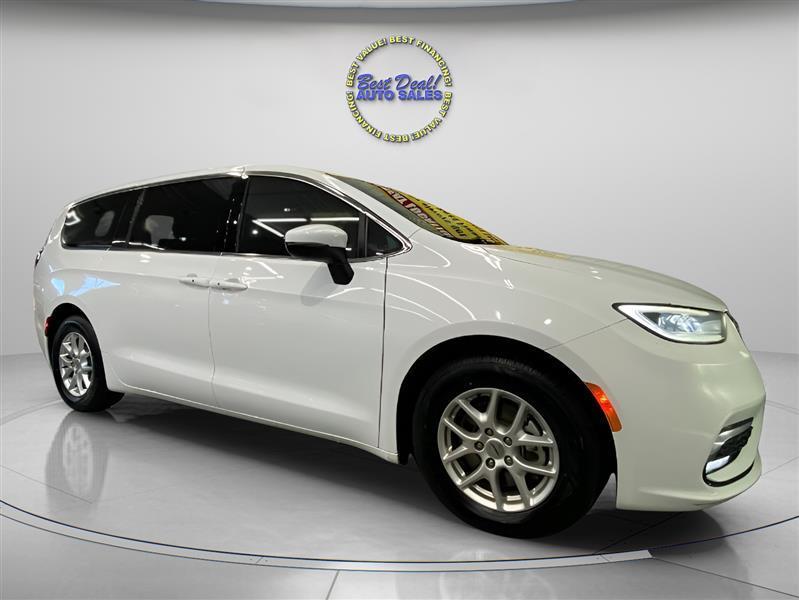 Chrysler Pacifica Touring 2023
