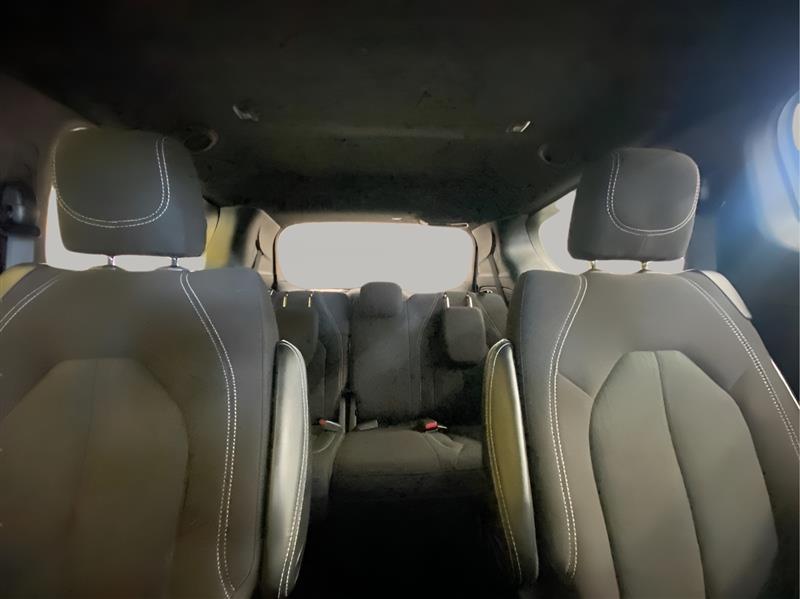 Chrysler Pacifica Touring 2023