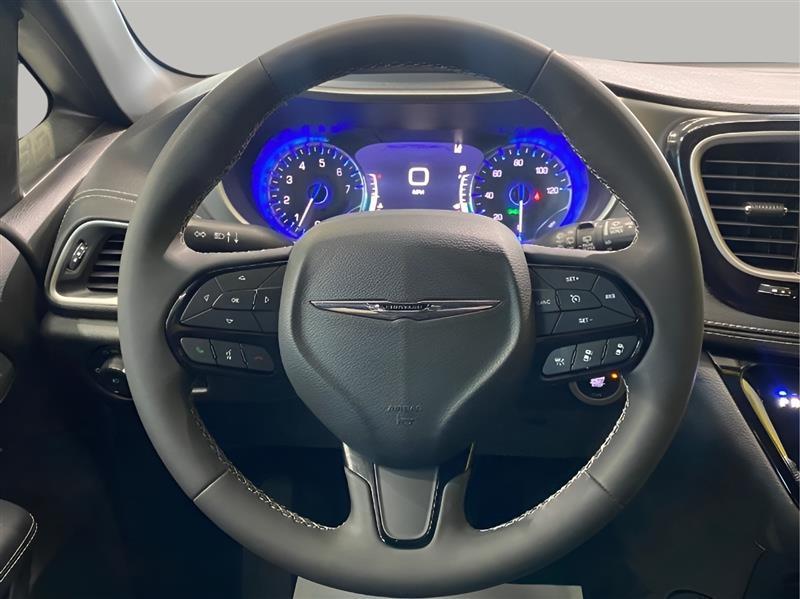 Chrysler Pacifica Touring 2023
