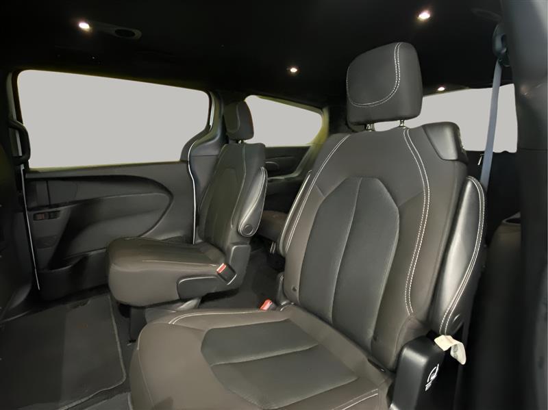 Chrysler Pacifica Touring 2023