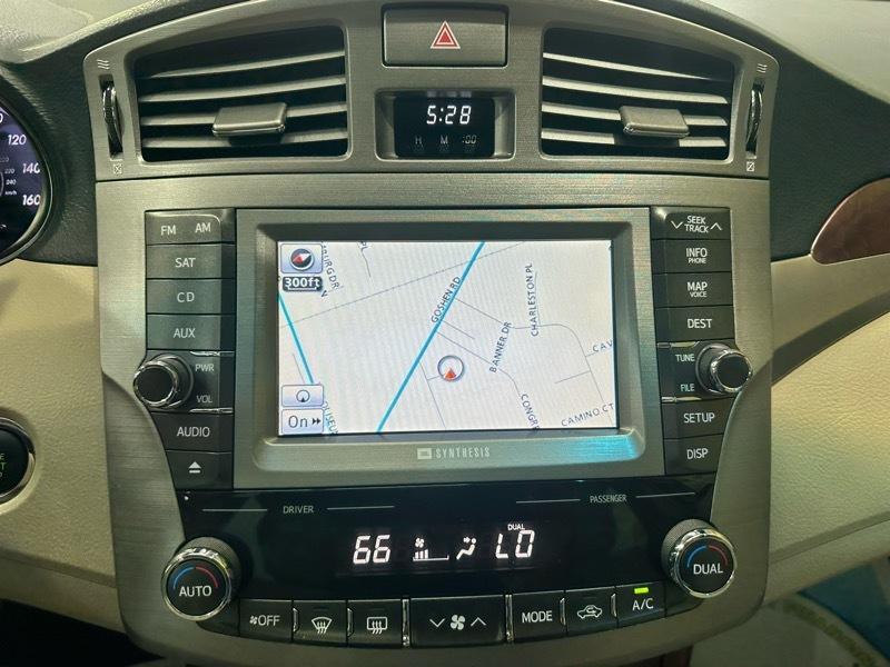 Toyota Avalon Base 2011